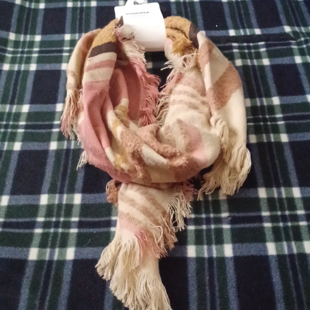 NWT SONOMA Triangle Scarf - Picture 5 of 8
